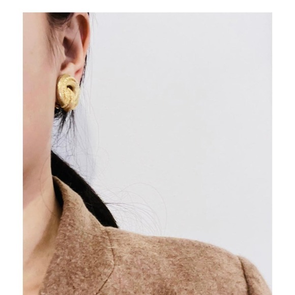 Vintage Christian Dior Clip Earring. - Picture 3 of 3